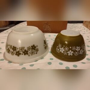 Vintage Pyrex Daisy Mixing Bowl Set
